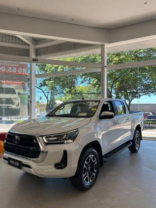 TOYOTA HILUX 2.8 D-4D TURBO DIESEL CD SRX 4X4 AUTOMÁTICO